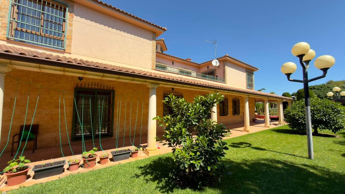 8 Bed Bungalow in Calpe