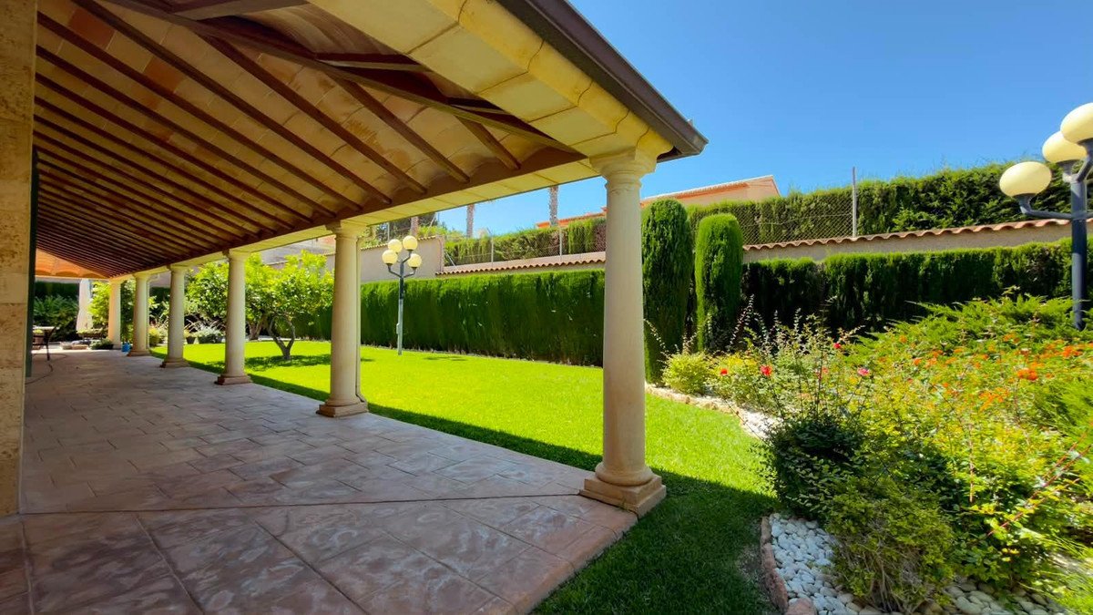 8 Bed Bungalow in Calpe
