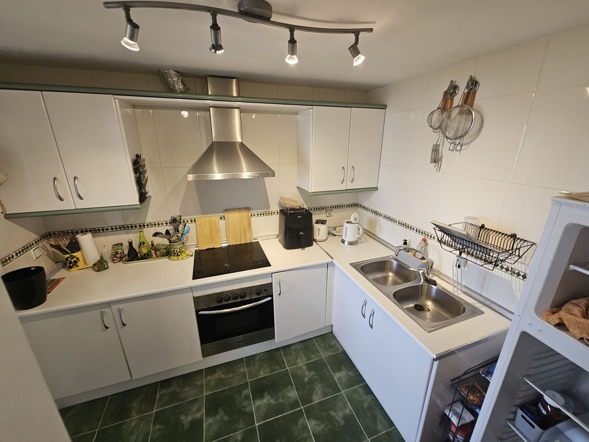2 Bed Middle Floor Apartment in Riviera del Sol