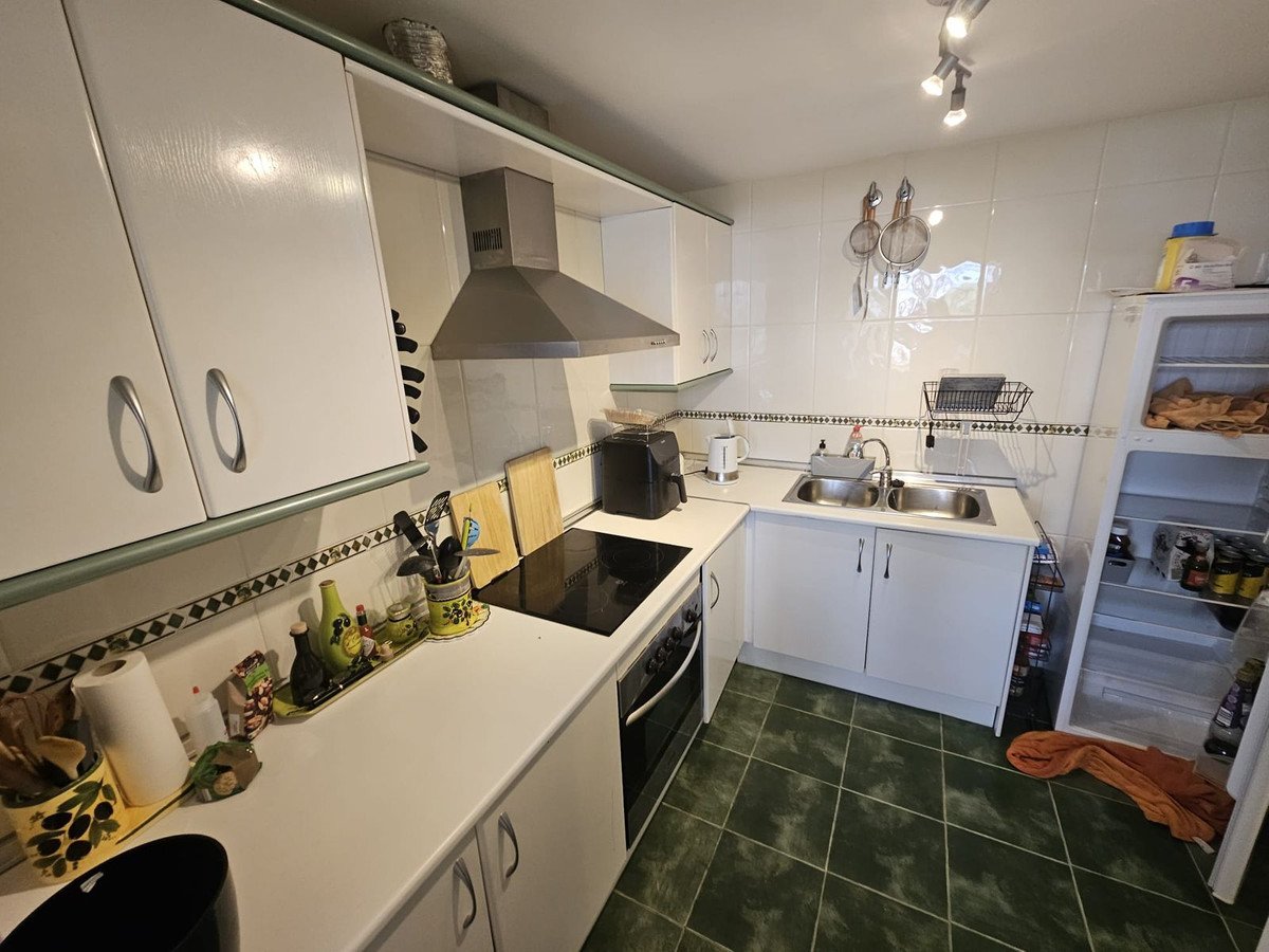 2 Bed Middle Floor Apartment in Riviera del Sol