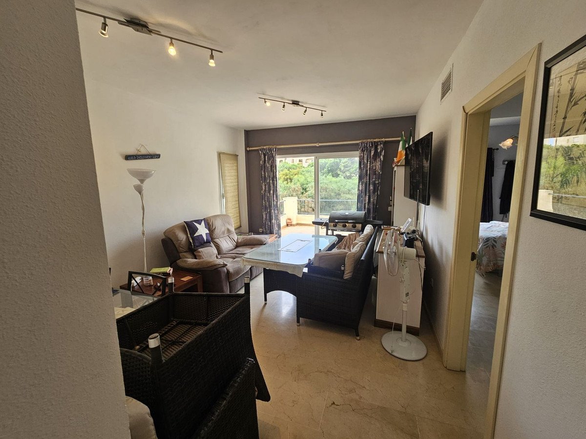 2 Bed Middle Floor Apartment in Riviera del Sol