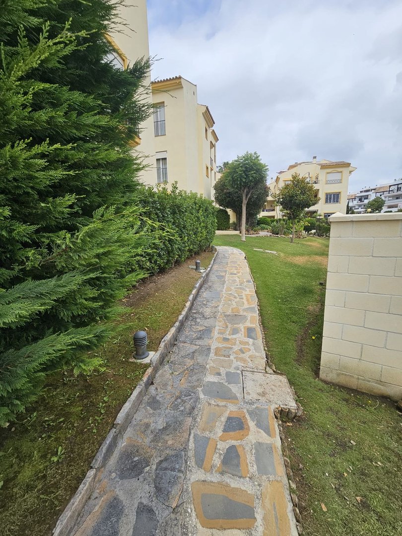 2 Bed Middle Floor Apartment in Riviera del Sol