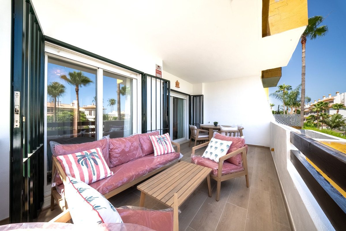 2 Bed Ground Floor Apartment in Calanova Golf