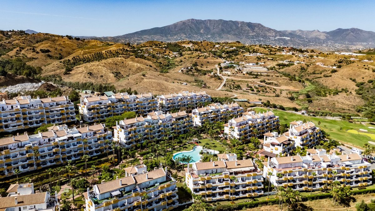 2 Bed Ground Floor Apartment in Calanova Golf