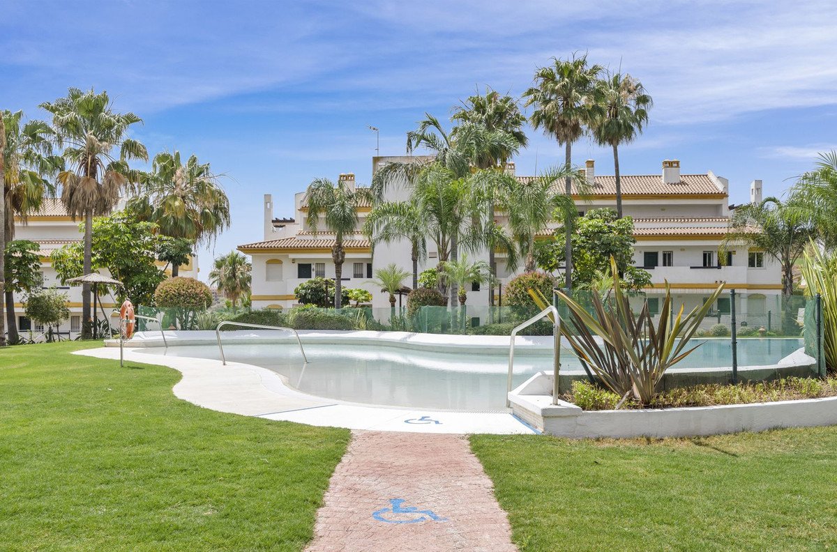 2 Bed Ground Floor Apartment in Calanova Golf