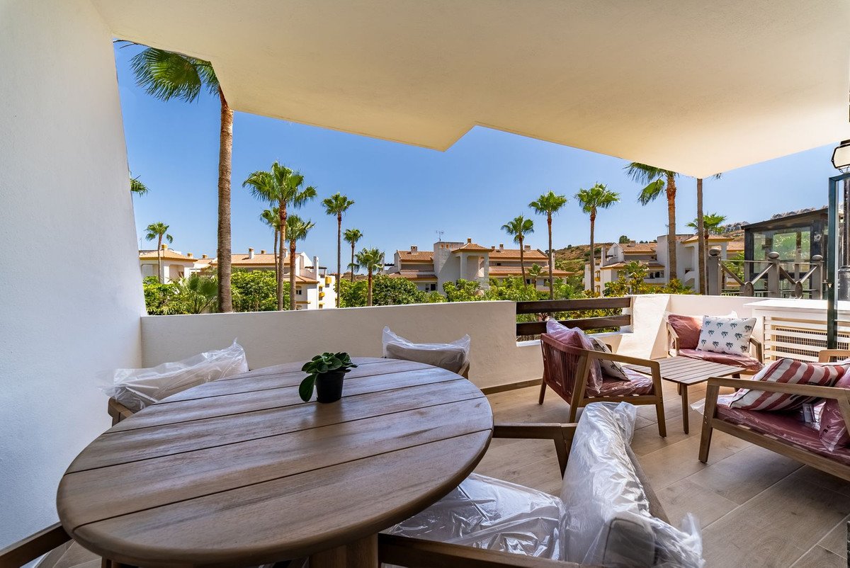 2 Bed Ground Floor Apartment in Calanova Golf