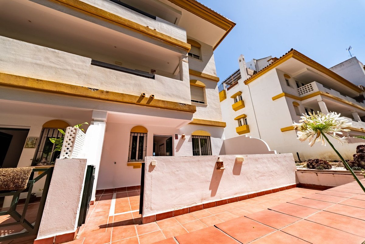 2 Bed Ground Floor Apartment in Calanova Golf