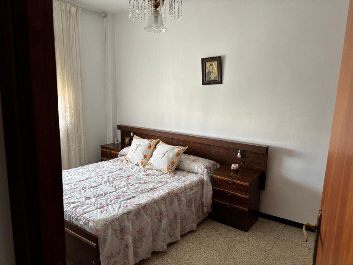 2 Bed Middle Floor Apartment in Estepona