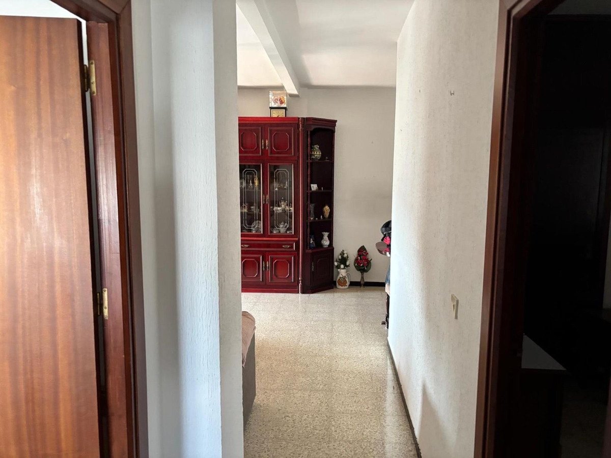 2 Bed Middle Floor Apartment in Estepona