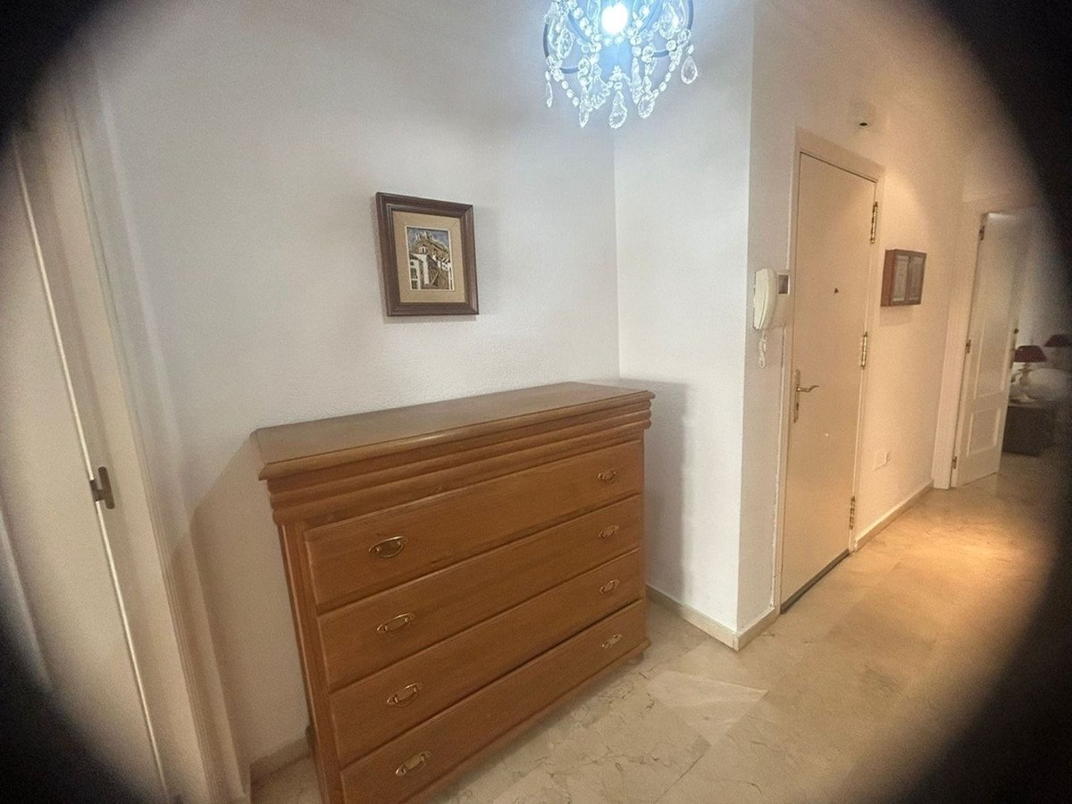 2 Bed Middle Floor Apartment in Estepona