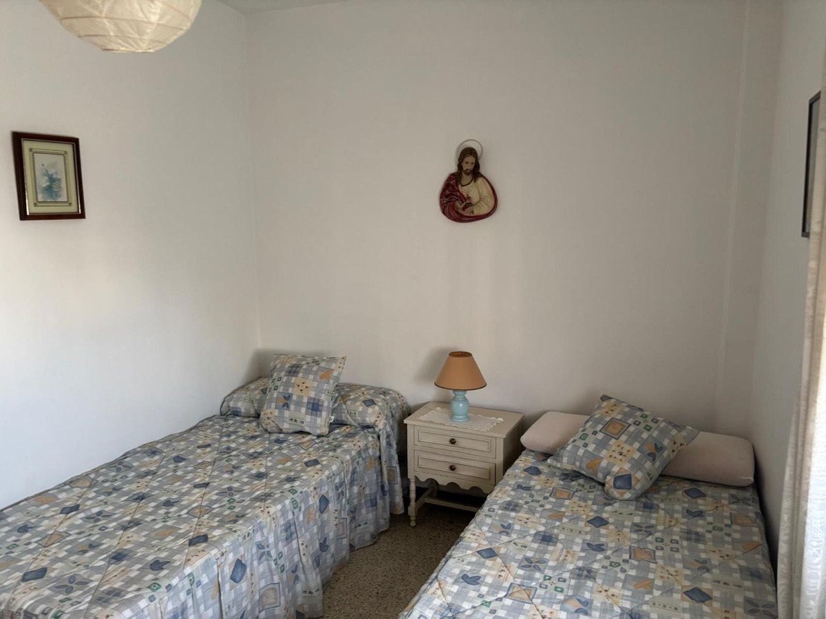 2 Bed Middle Floor Apartment in Estepona