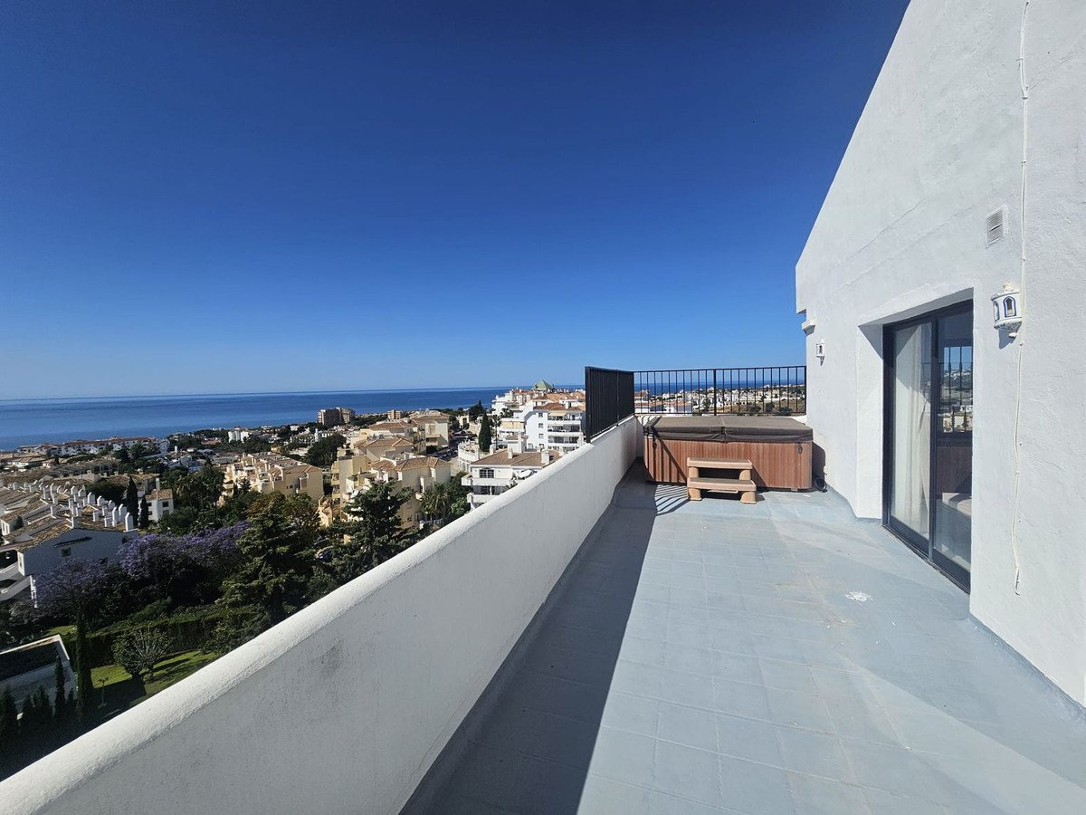 3 Bed Top Floor Apartment in Riviera del Sol