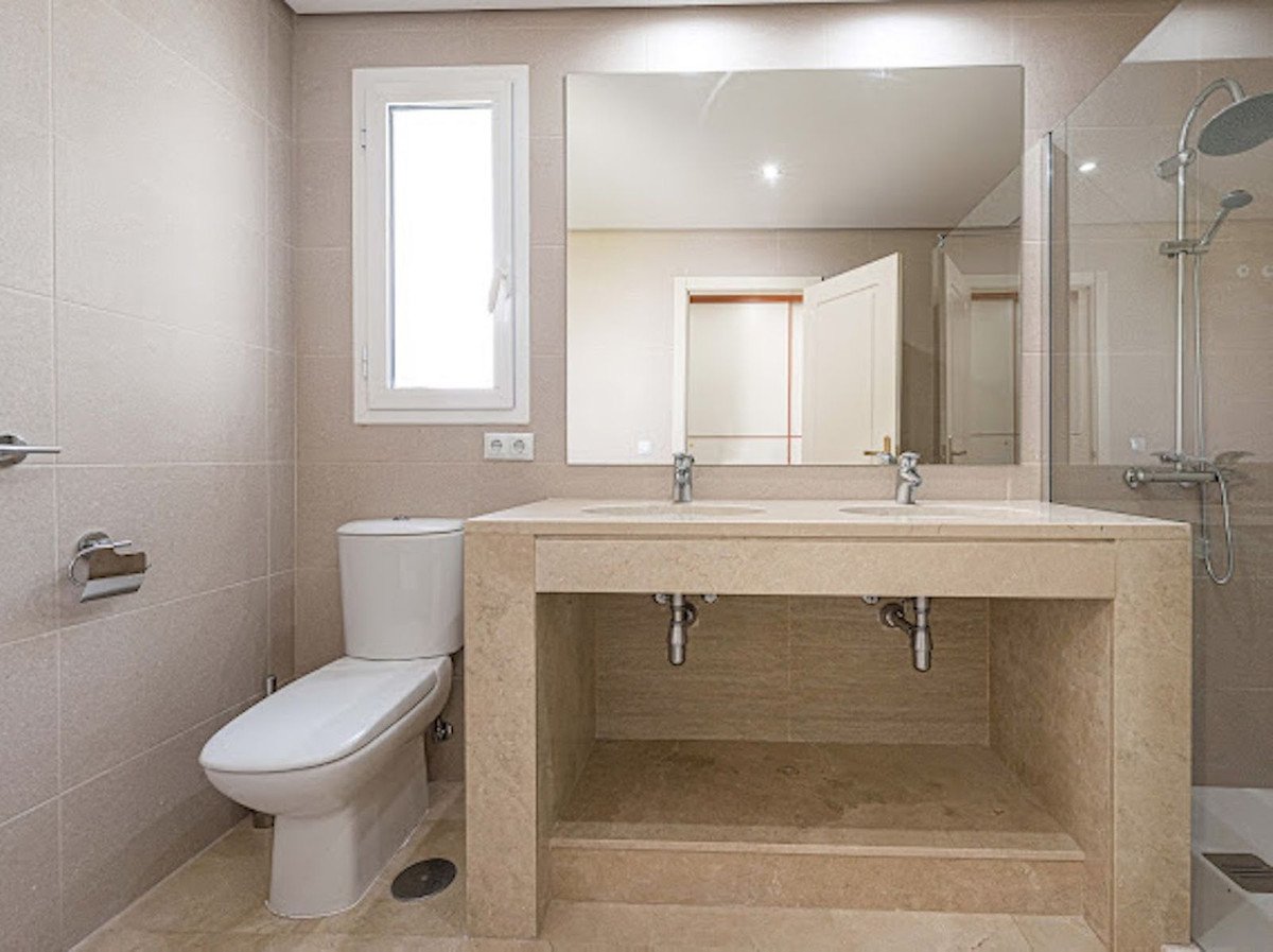 3 Bed Middle Floor Apartment in La Quinta