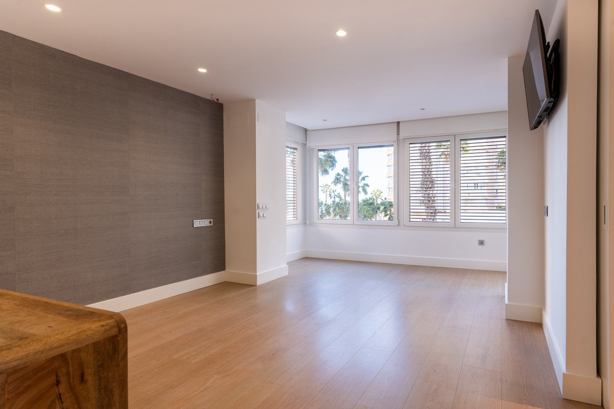 3 Bed Middle Floor Apartment in Málaga Centro