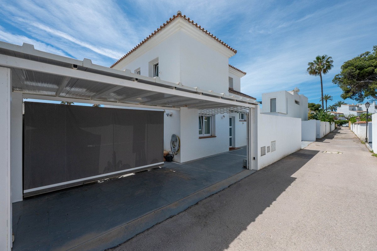 3 Bed Detached Villa in Estepona