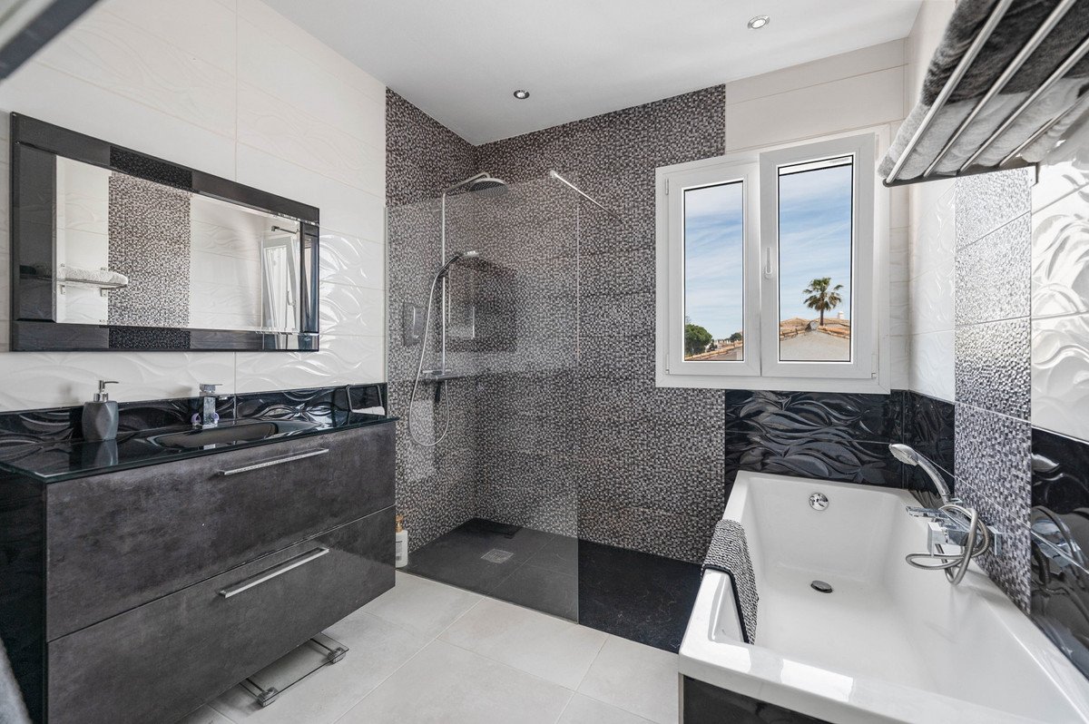 3 Bed Detached Villa in Estepona