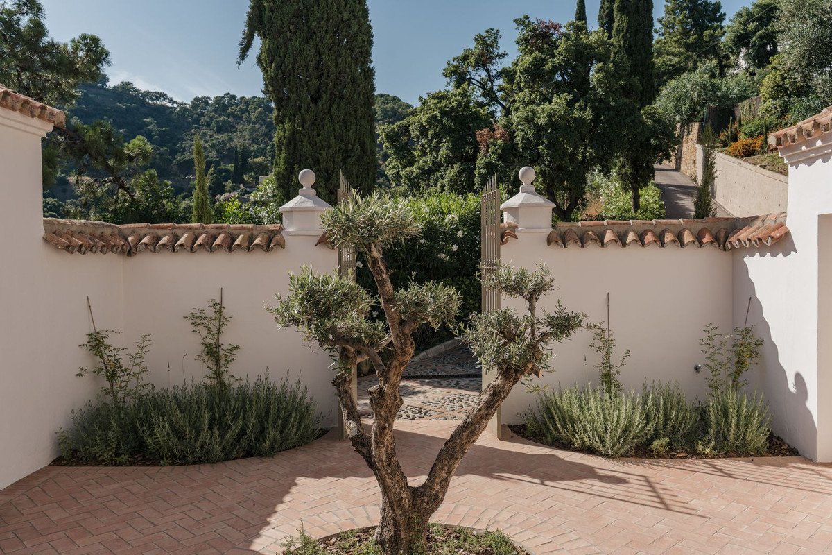 4 Bed Detached Villa in El Madroñal