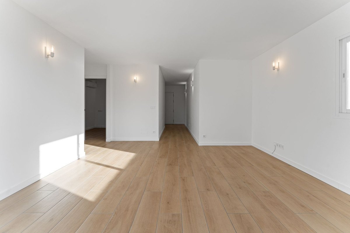 2 Bed Middle Floor Apartment in Estepona