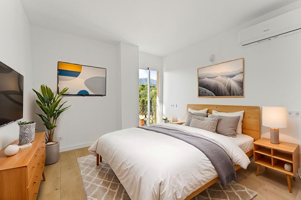 2 Bed Middle Floor Apartment in Estepona