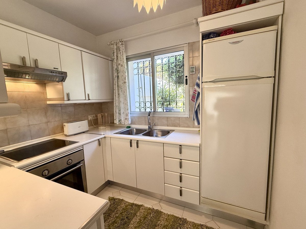2 Bed Ground Floor Apartment in Miraflores