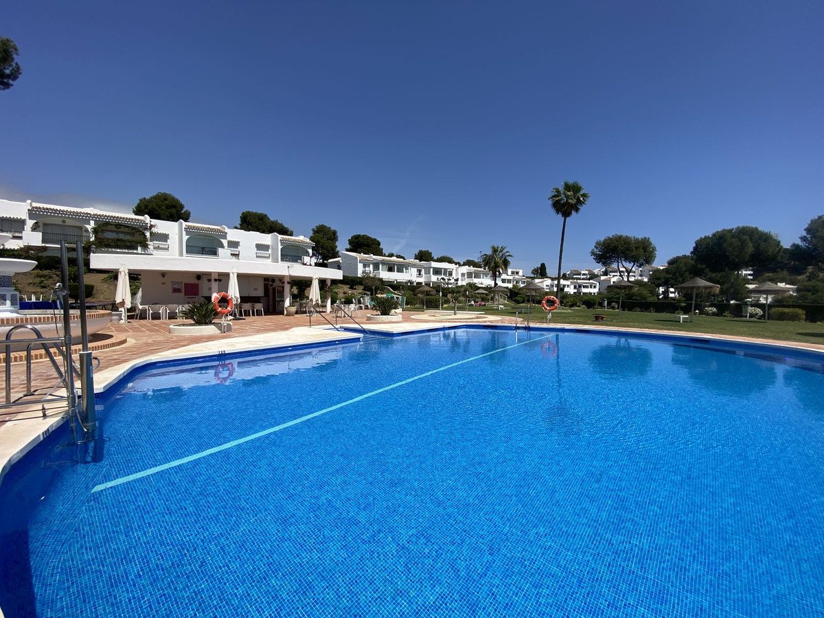 2 Bed Ground Floor Apartment in Miraflores