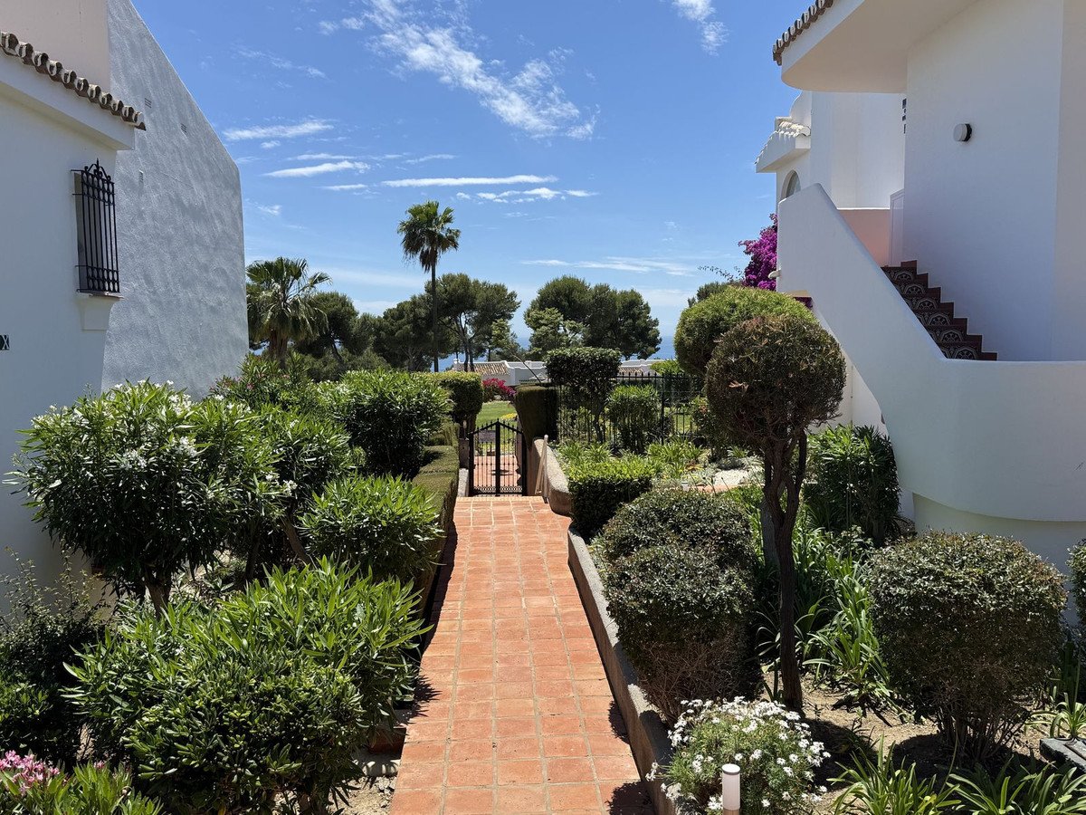 2 Bed Ground Floor Apartment in Miraflores