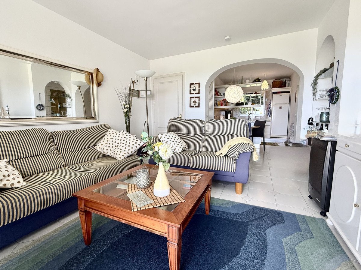 2 Bed Ground Floor Apartment in Miraflores