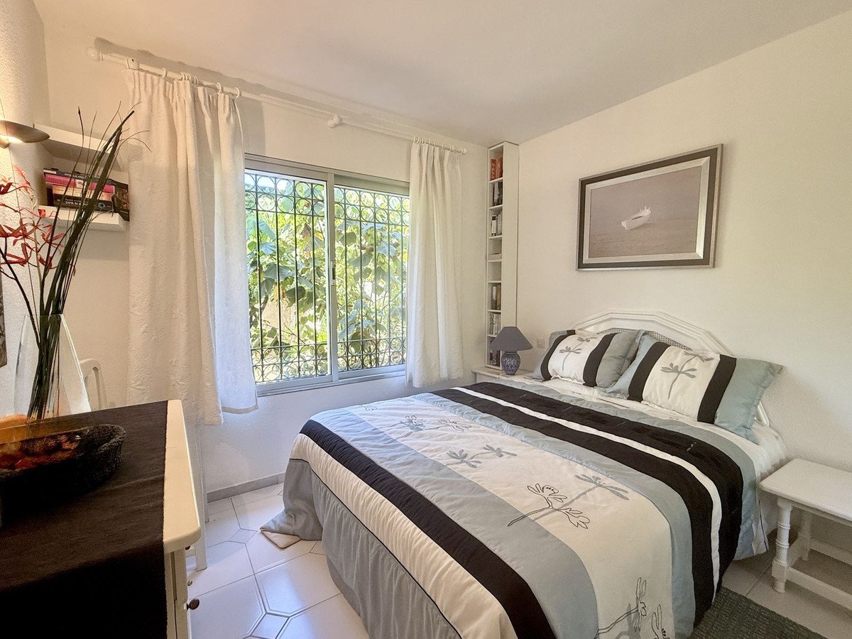 2 Bed Ground Floor Apartment in Miraflores