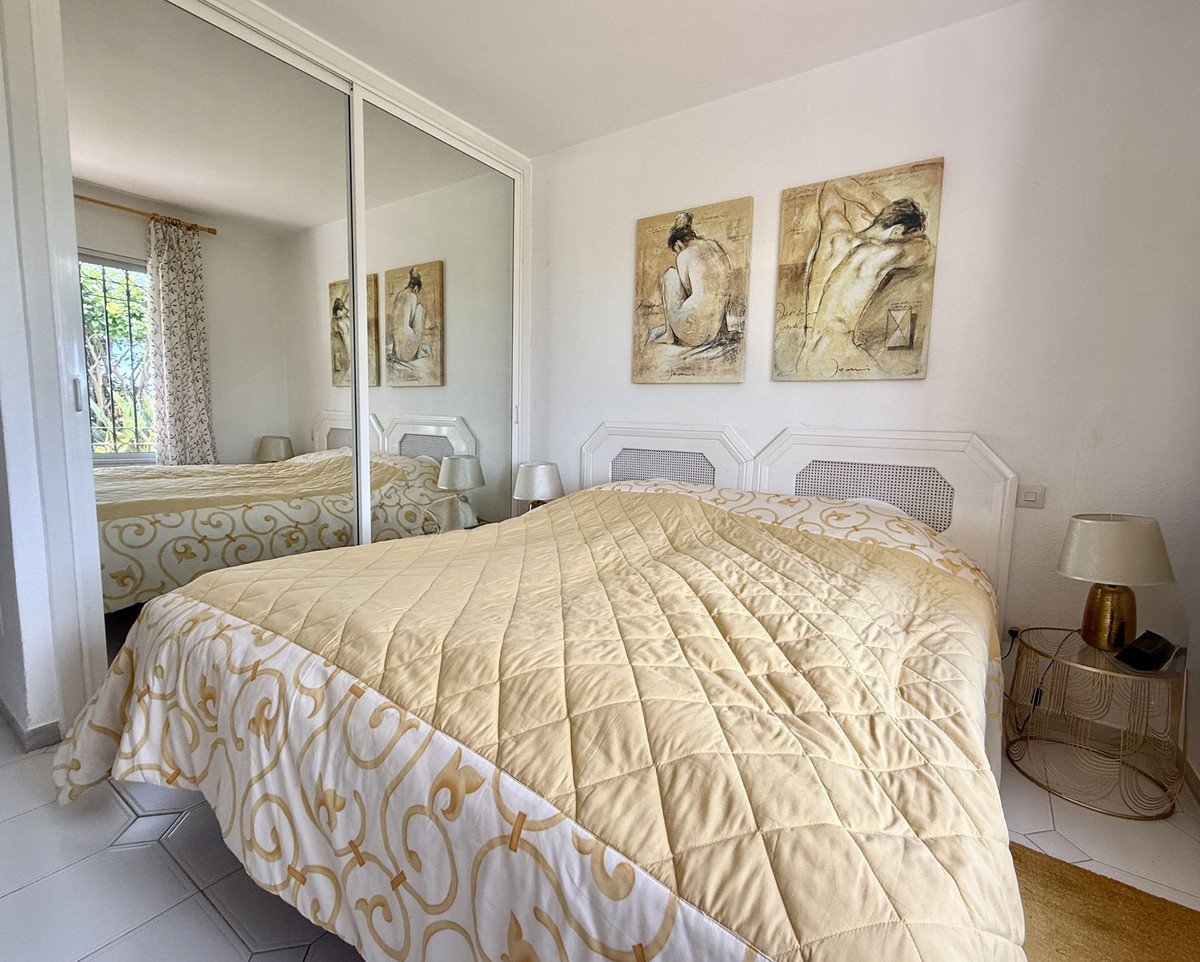 2 Bed Ground Floor Apartment in Miraflores