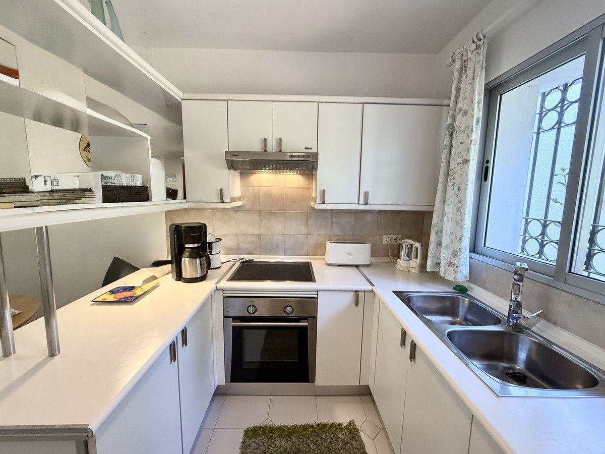 2 Bed Ground Floor Apartment in Miraflores