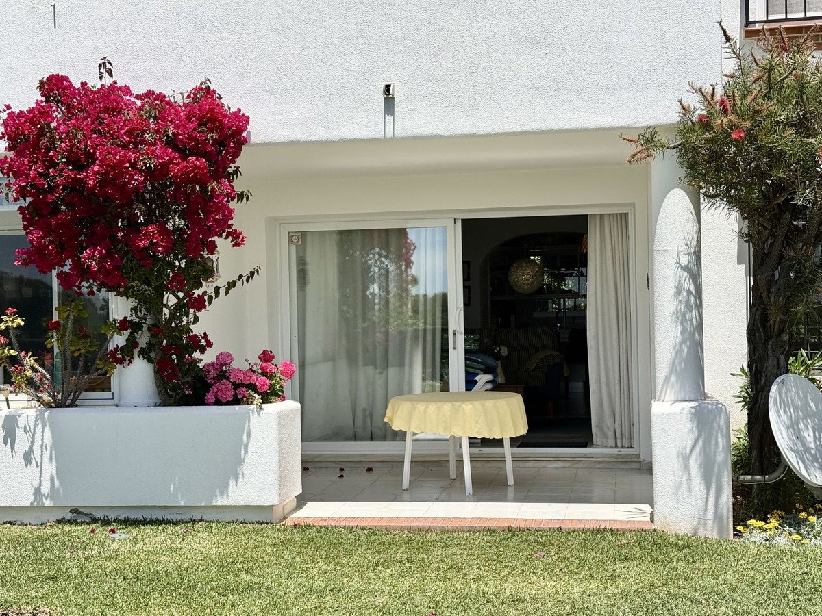 2 Bed Ground Floor Apartment in Miraflores