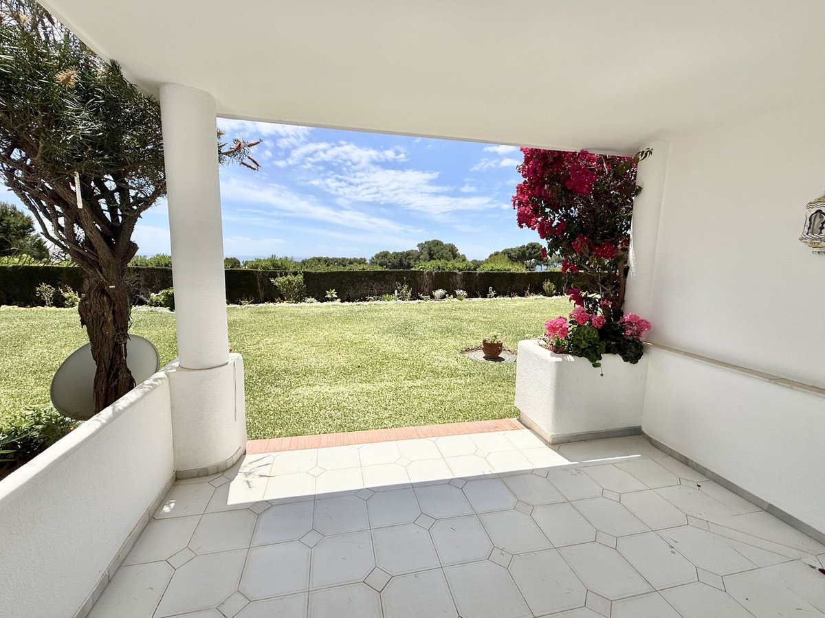 2 Bed Ground Floor Apartment in Miraflores
