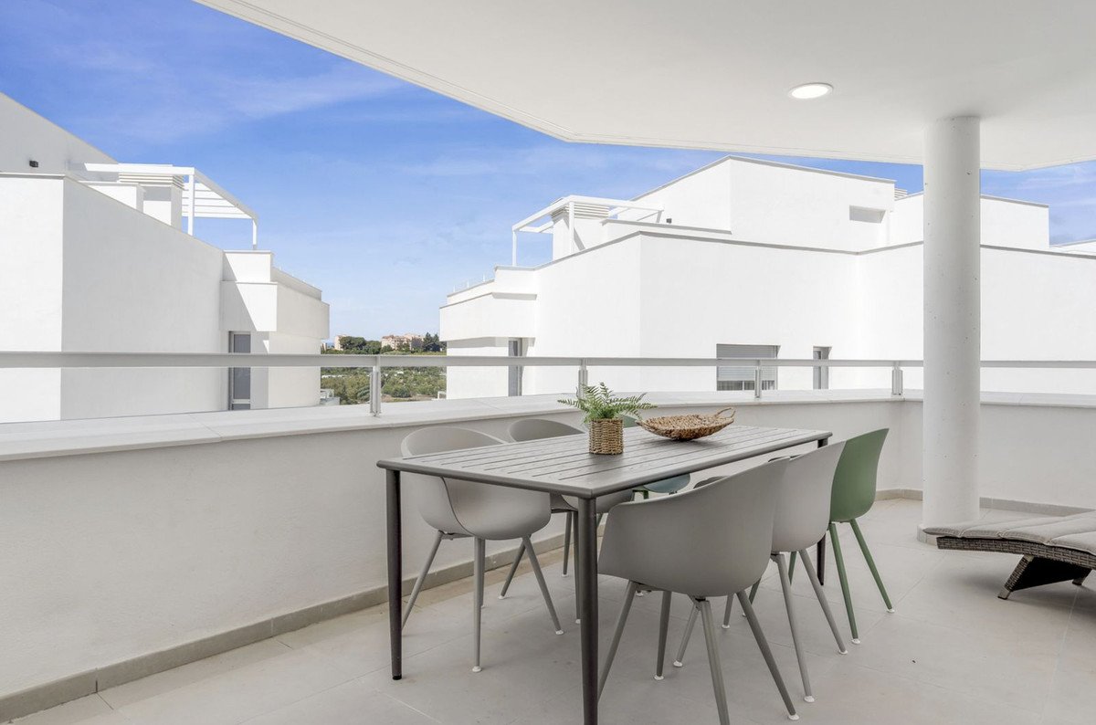 3 Bed Middle Floor Apartment in Cancelada