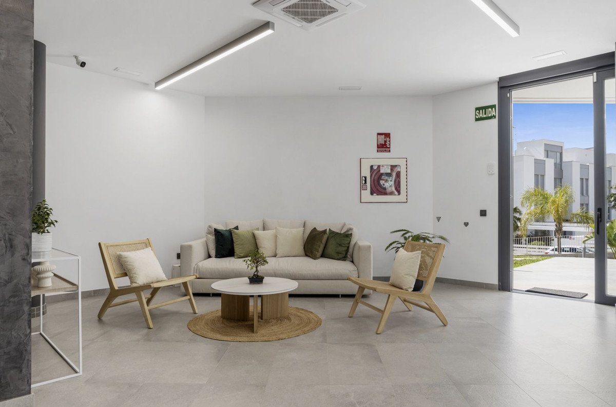 3 Bed Middle Floor Apartment in Cancelada