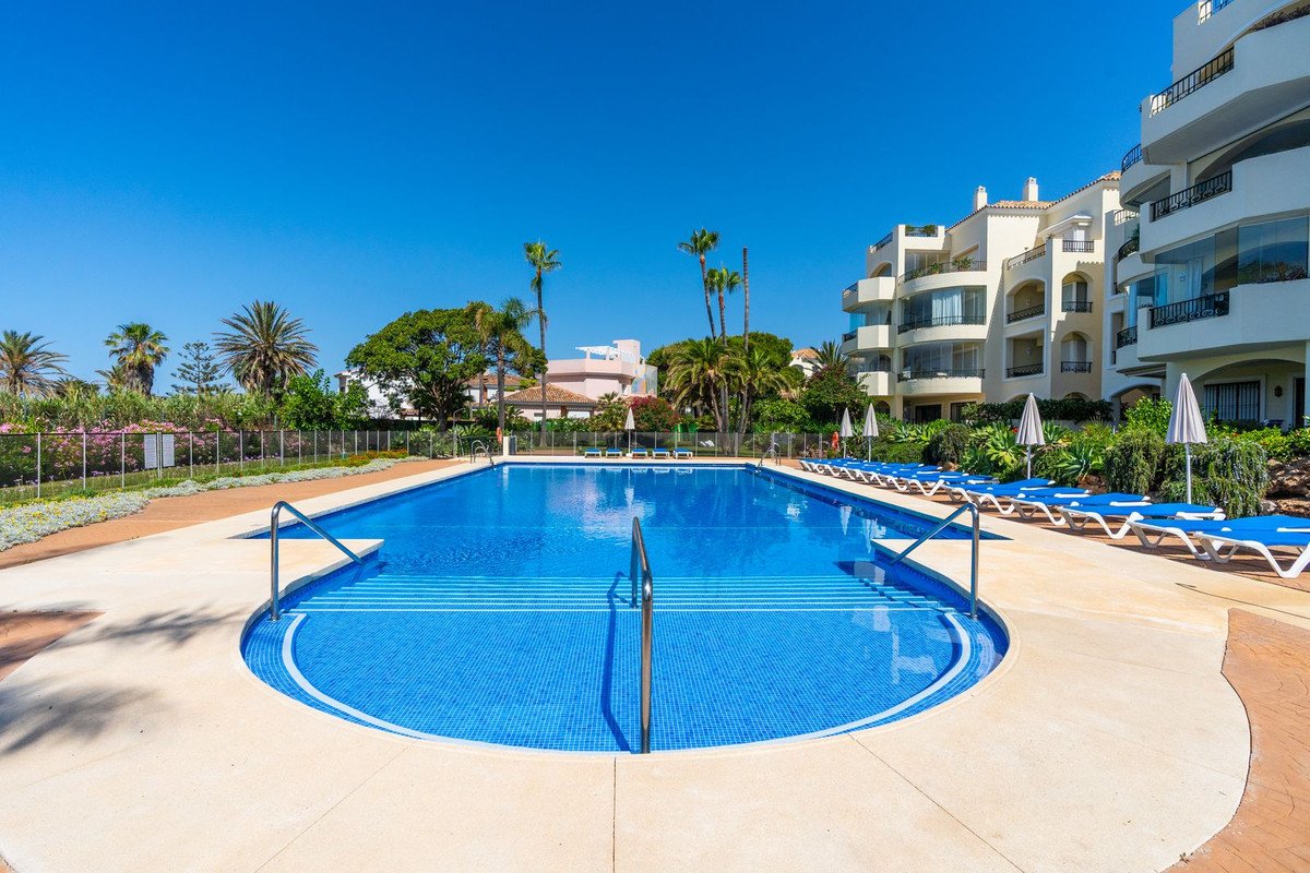 3 Bed Middle Floor Apartment in Elviria