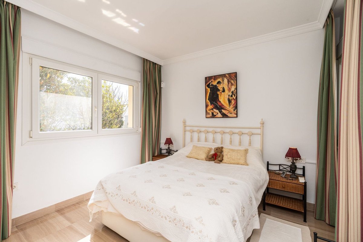 3 Bed Middle Floor Apartment in Elviria