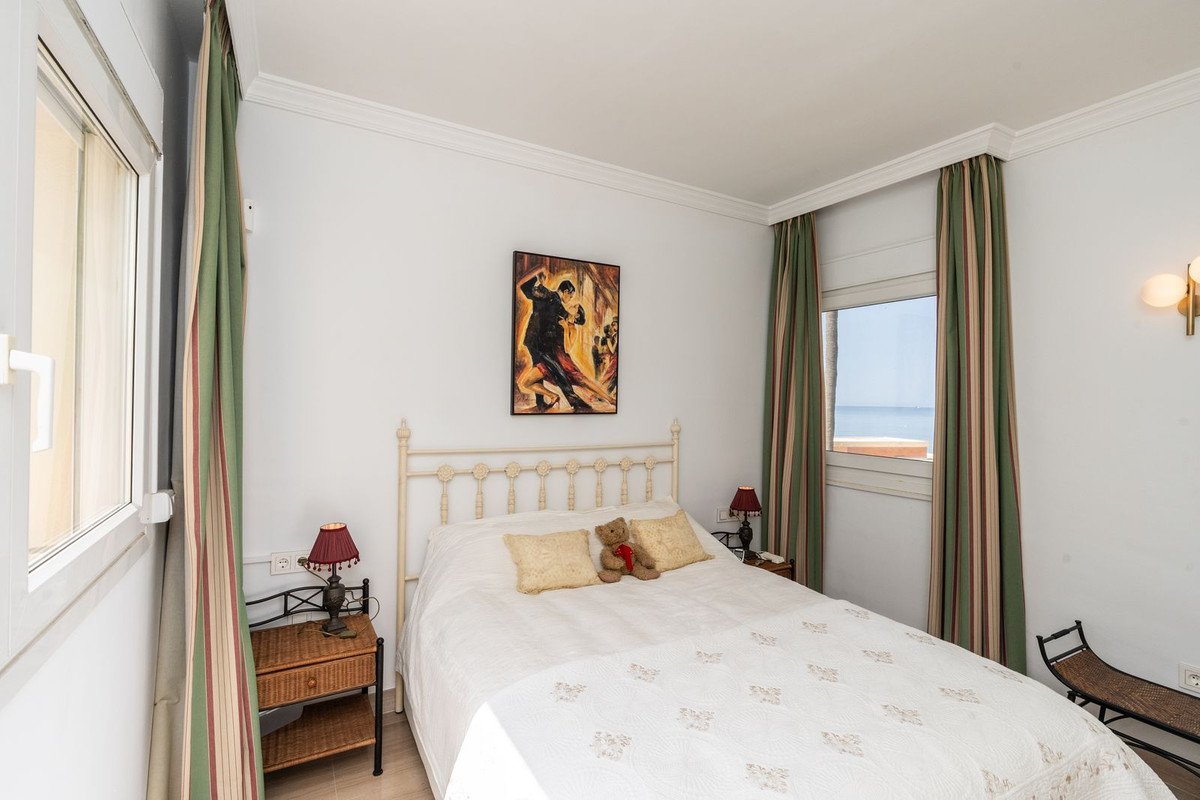 3 Bed Middle Floor Apartment in Elviria