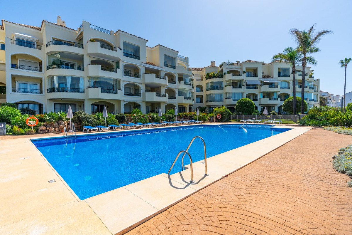 3 Bed Middle Floor Apartment in Elviria