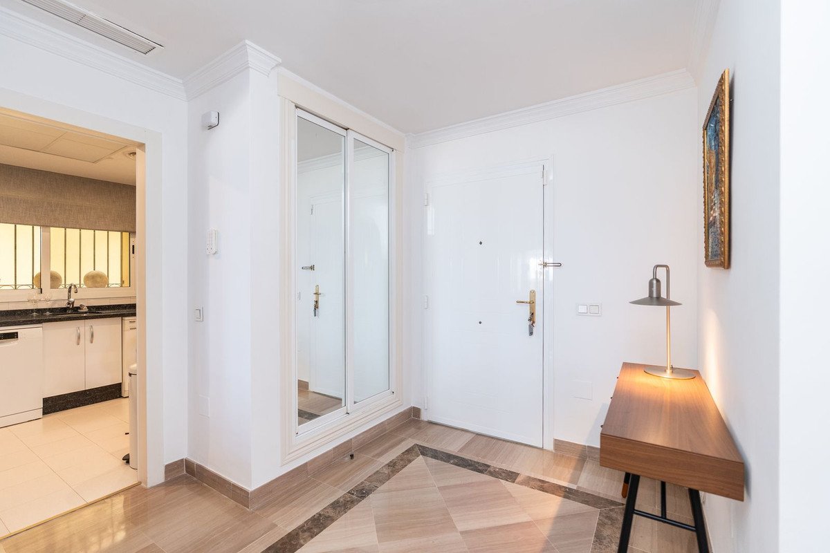 3 Bed Middle Floor Apartment in Elviria