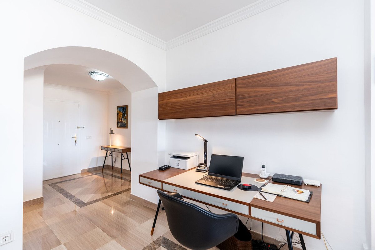 3 Bed Middle Floor Apartment in Elviria