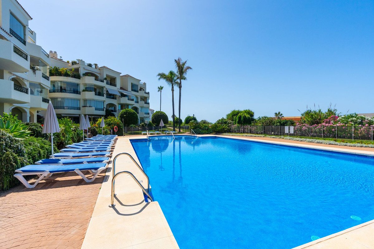3 Bed Middle Floor Apartment in Elviria