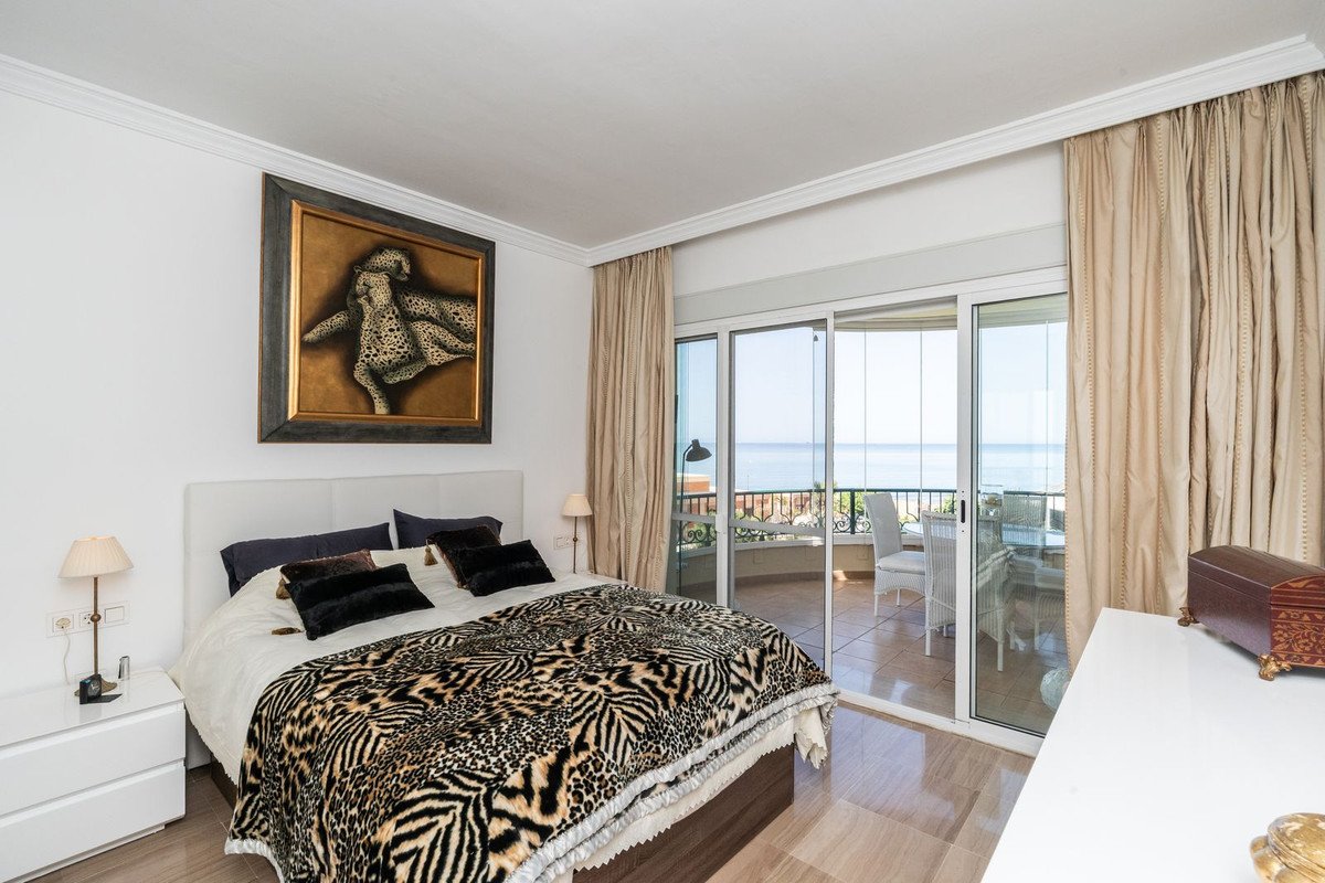 3 Bed Middle Floor Apartment in Elviria