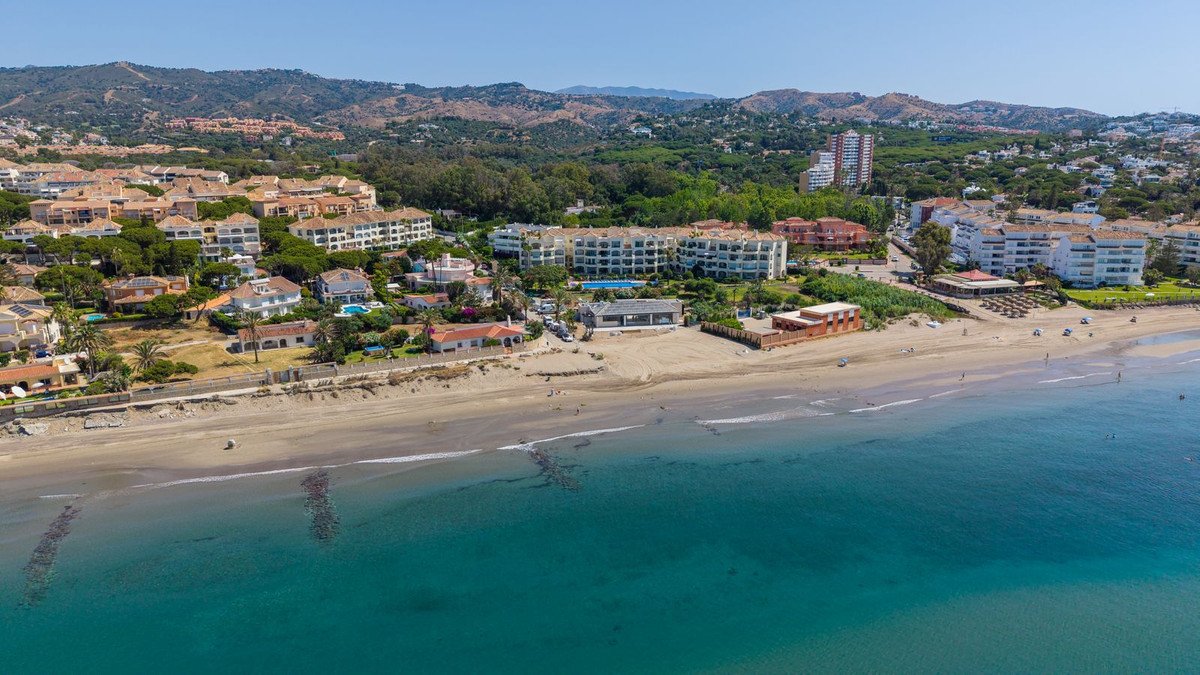 3 Bed Middle Floor Apartment in Elviria