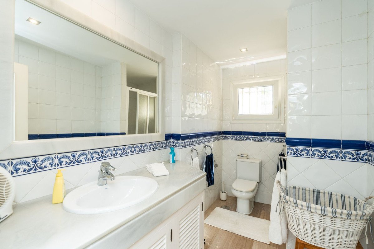 3 Bed Middle Floor Apartment in Elviria