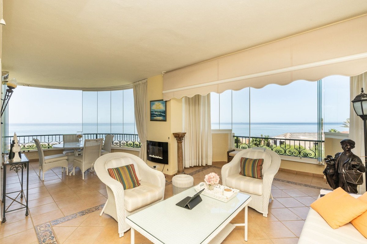 3 Bed Middle Floor Apartment in Elviria