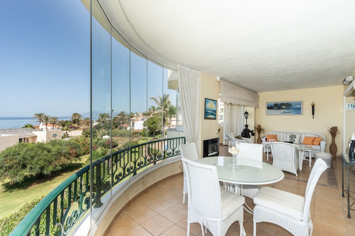 3 Bed Middle Floor Apartment in Elviria