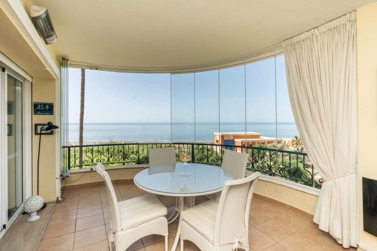 3 Bed Middle Floor Apartment in Elviria