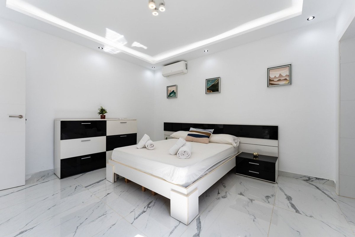 4 Bed Detached Villa in Riviera del Sol