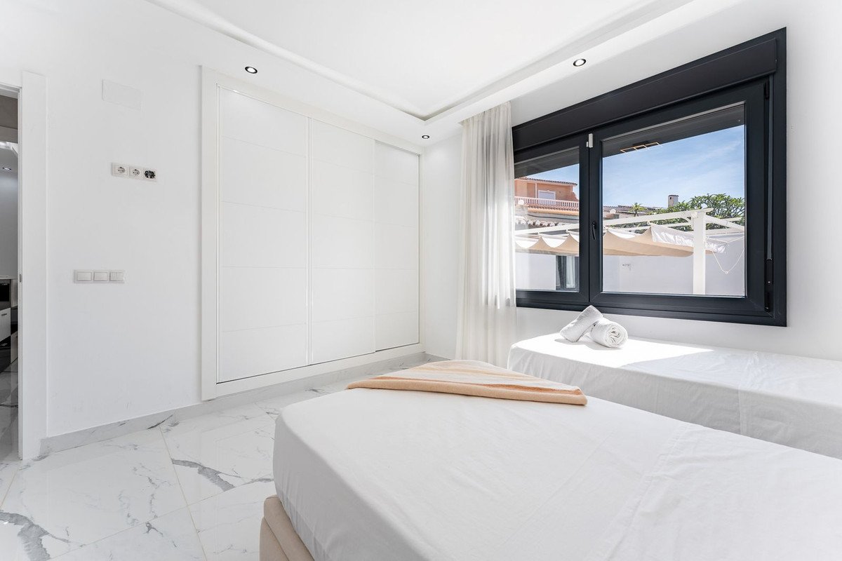 4 Bed Detached Villa in Riviera del Sol