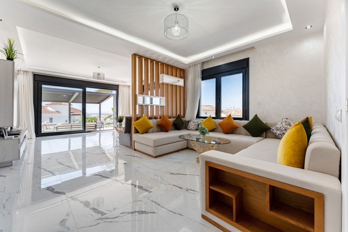4 Bed Detached Villa in Riviera del Sol